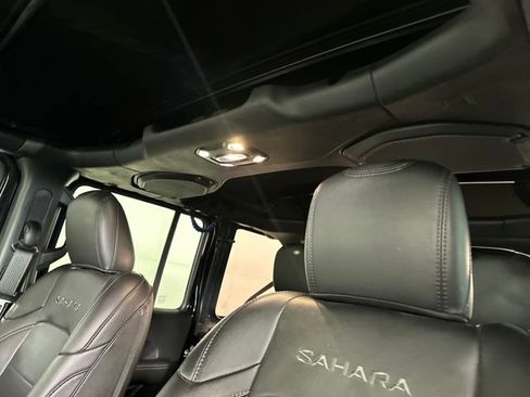 Used 2023 Jeep Wrangler Unlimited Sahara w/ Cold Weather Group image 12