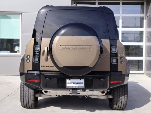 New 2026 Land Rover Defender 110 X-Dynamic SE image 7