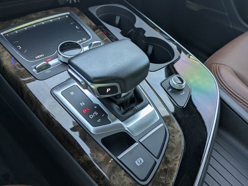 Used 2018 Audi Q7 3.0T Premium Plus w/ Premium Plus Package image 16