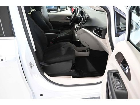 Used 2024 Chrysler Voyager LX FWD image 15