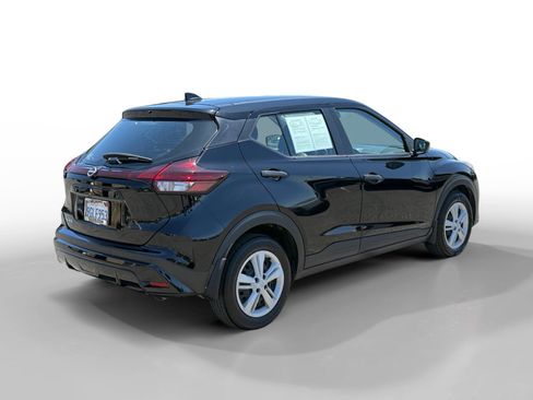 Used 2023 Nissan Kicks S FWD image 5