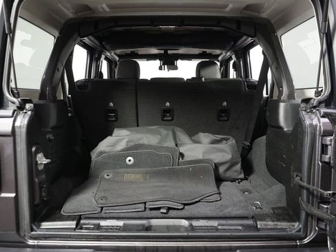 Used 2025 Jeep Wrangler Unlimited Rubicon AWD/4WD image 19