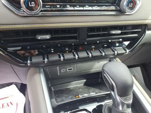 Used 2025 Chevrolet Colorado ZR2 w/ Technology Package image 17