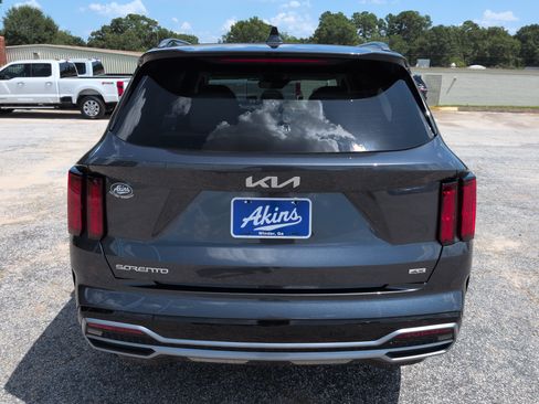 Used 2023 Kia Sorento SX AWD/4WD image 4