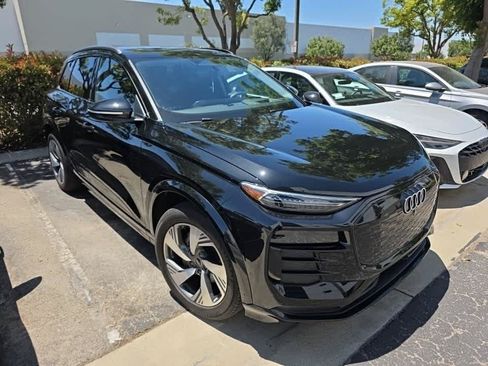 Used 2025 Audi Q6 e-tron Premium Plus w/ Premium Plus AWD/4WD image 3