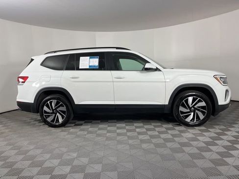 Used 2025 Volkswagen Atlas SE image 12
