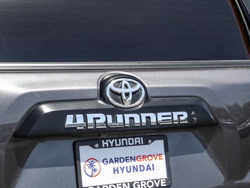 Used 2022 Toyota 4Runner TRD Off-Road Premium w/ Moonroof Package AWD/4WD image 10