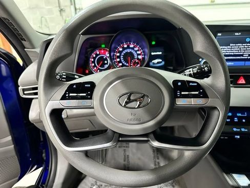 Used 2023 Hyundai Elantra SEL FWD image 18