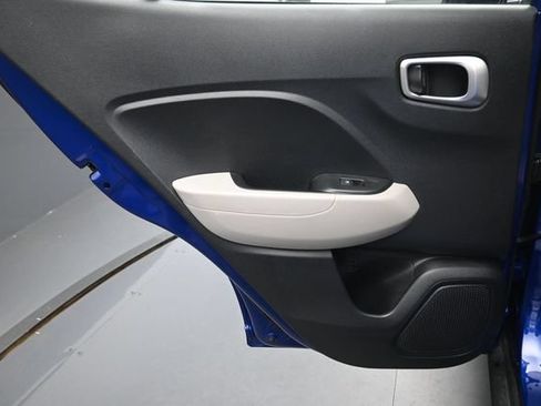 Used 2023 Hyundai Venue SEL FWD image 22
