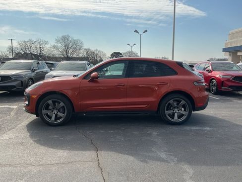 Used 2022 Porsche Macan Base image 2