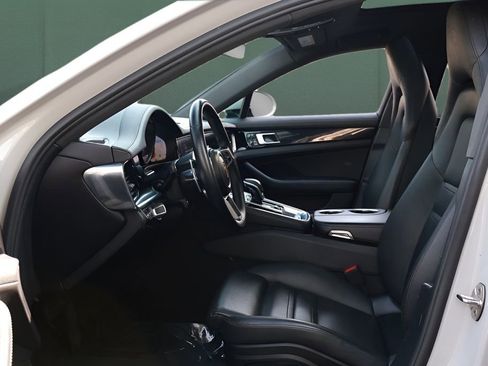 Used 2020 Porsche Panamera RWD image 19