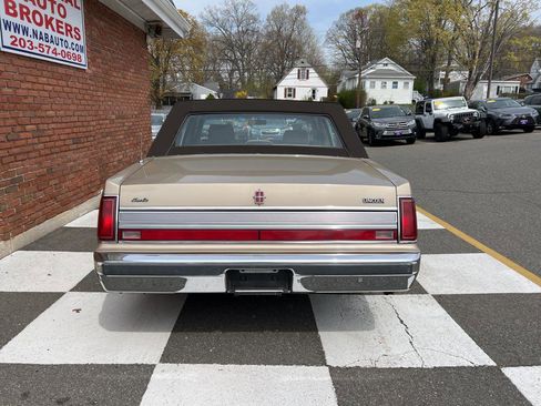Used 1989 Lincoln Town Car Signature image 4