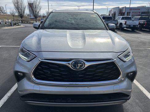 Certified 2022 Toyota Highlander Platinum image 3