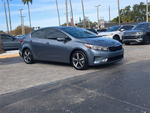 Used 2017 Kia Forte EX image 2