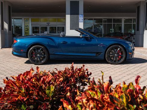 Used 2022 Bentley Continental GT image 27