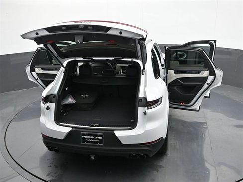 New 2025 Porsche Cayenne E-Hybrid image 24