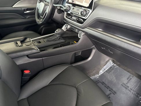 Certified 2025 Toyota Grand Highlander AWD image 19