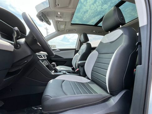 New 2025 Volkswagen Taos SEL image 10