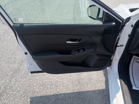 Used 2025 Nissan Sentra SV FWD image 11
