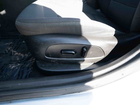 Used 2018 Chevrolet Cruze LT w/ Convenience Package image 12