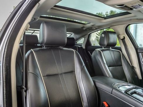 Used 2019 Jaguar XJ R-Sport image 36