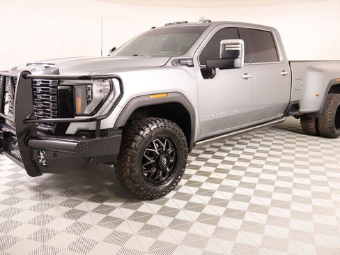 Used 2025 GMC Sierra 3500 Denali Ultimate AWD/4WD image 11