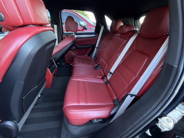 Used 2023 Porsche Cayenne Platinum Edition AWD/4WD image 29