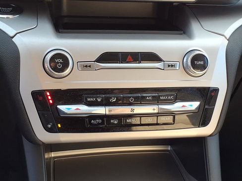 Certified 2022 Ford Explorer XLT w/ Equipment Group 202A image 22