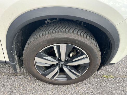 Used 2023 Nissan Rogue SL FWD image 10