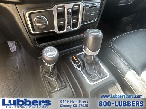 Used 2022 Jeep Wrangler Unlimited Sahara w/ Cold Weather Group AWD/4WD image 19