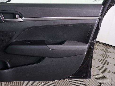 Used 2020 Hyundai Elantra SE w/ Cargo Package (C1) FWD image 16