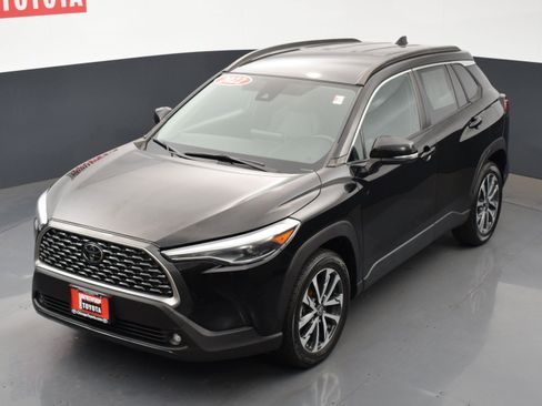 Used 2022 Toyota Corolla Cross XLE image 25