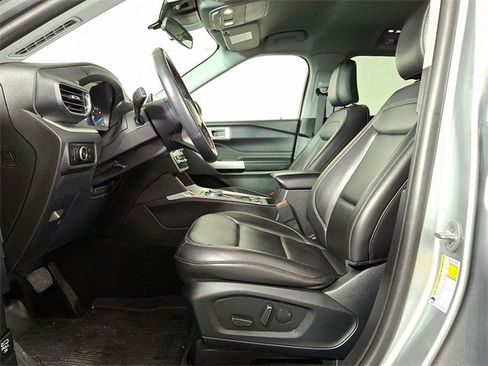 Used 2023 Ford Explorer XLT w/ Equipment Group 202A image 16