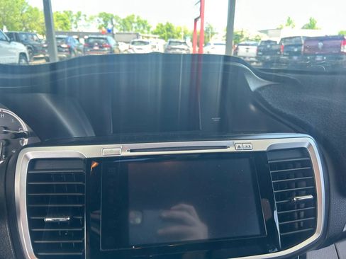 Used 2017 Honda Accord Touring image 16