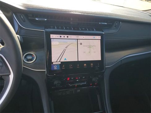 Used 2024 Jeep Grand Cherokee L Limited w/ Luxury Tech Group II image 16