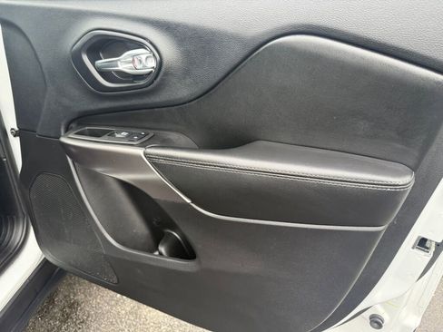 Used 2019 Jeep Cherokee Limited AWD/4WD image 27