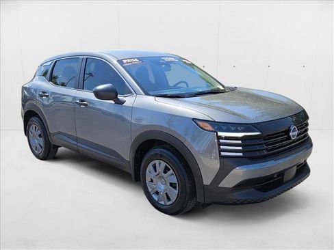 Used 2025 Nissan Kicks S image 3