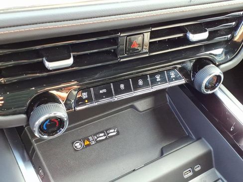 Used 2025 Chevrolet Tahoe High Country image 22