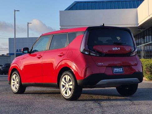 Used 2025 Kia Soul LX FWD image 8