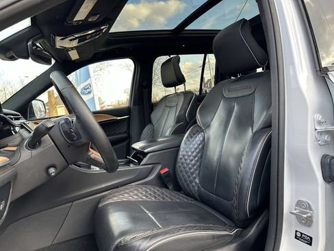 Used 2023 Jeep Grand Cherokee Summit AWD/4WD image 15