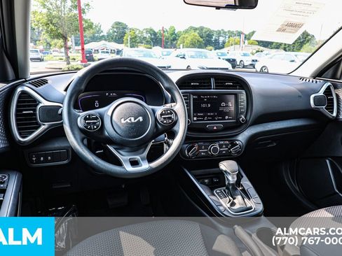 Used 2025 Kia Soul LX w/ LX Technology Package FWD image 28