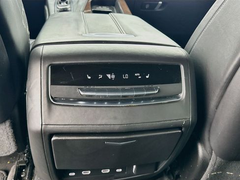 Used 2023 Cadillac Escalade Sport Platinum w/ LPO, ONYX Package AWD/4WD image 17