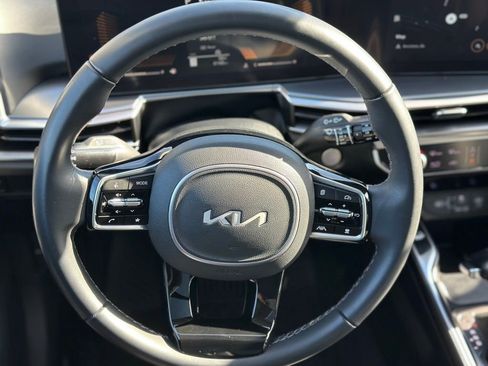 Used 2025 Kia Sorento S w/ Panoramic Sunroof Package image 4
