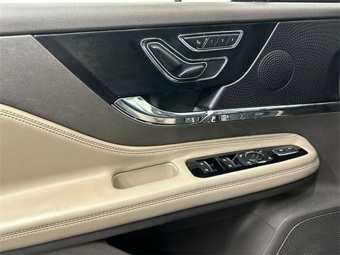 Used 2023 Lincoln Corsair AWD image 32