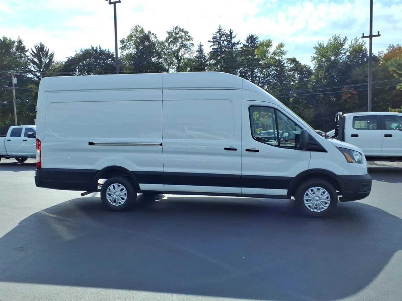 Used 2022 Ford Transit 250 148 High Roof Extended RWD image 4