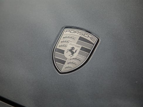 Certified 2025 Porsche Macan Turbo Electric AWD/4WD image 20