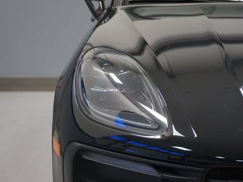 Certified 2026 Porsche Macan AWD/4WD image 15