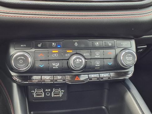 Used 2024 Dodge Durango GT RWD image 13