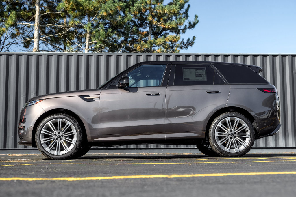 New 2027 Land Rover Range Rover Sport Dynamic SE AWD/4WD image 3