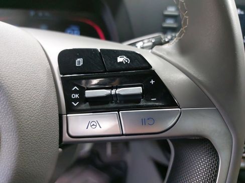 Used 2025 Hyundai Elantra Sport FWD image 17